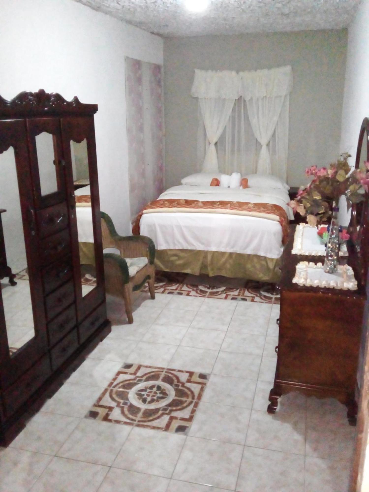 Nine Miles Cultural Hangouts And Tours Stepney ภายนอก รูปภาพ