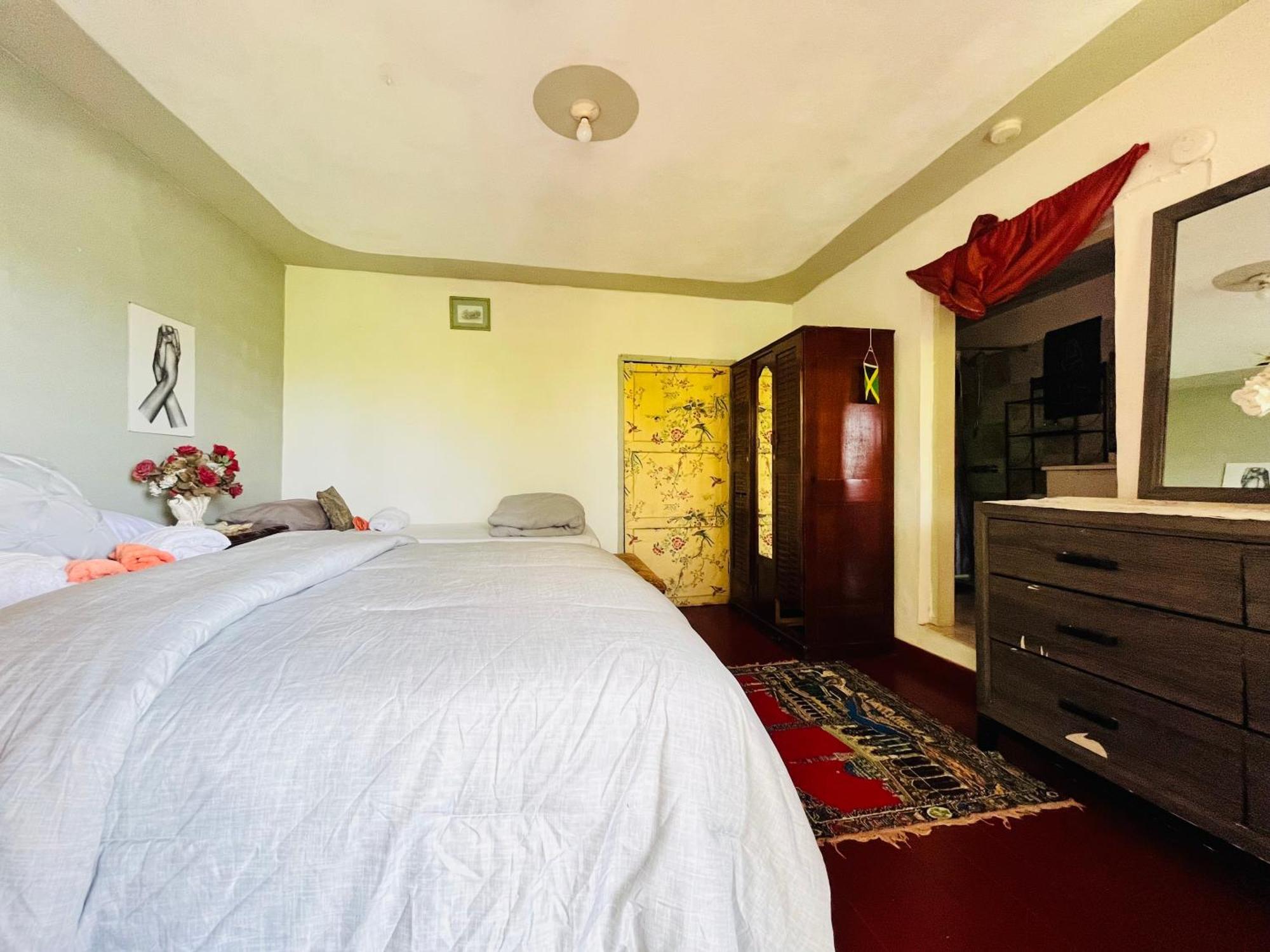 Nine Miles Cultural Hangouts And Tours Stepney ภายนอก รูปภาพ